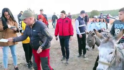 kitap okuma - Belediye başkanı eşekle kitap dağıttı - KIRIKKALE Videosu