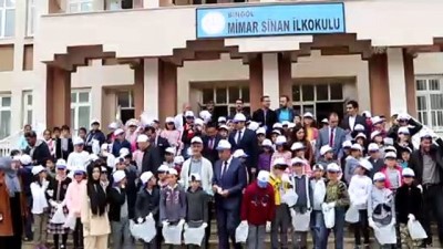 cevre temizligi - Bingöl Belediye Başkanı Arıkan öğrencilerle çöp topladı - BİNGÖL  Videosu
