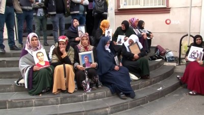 suc duyurusu -  HDP'nin parti binasına güvenlik kamerası yerleştirmesine evlat nöbetindeki ailelerden suç duyurusu Videosu
