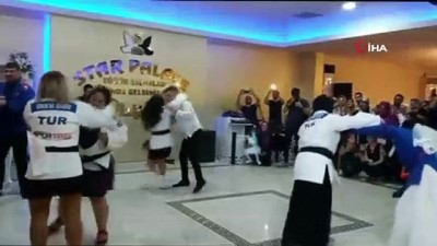 engelli cift -  İşitme engelli çiftten judo müsabakası gibi düğün Videosu