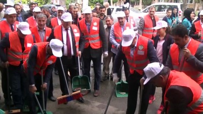 cevre temizligi - Kaymakam ve belediye başkanı sokakları temizledi - GAZİANTEP Videosu