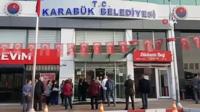 guvenlikci -  MHP’li Başkan, işe geç gelen işçi ve memurları belediye almayarak kapıları kapattı Videosu