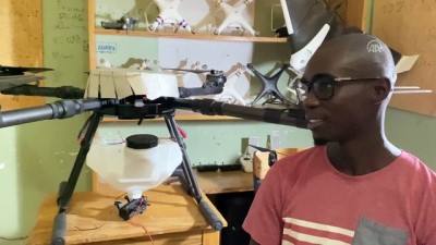 genc mucit - Senegalli genç mucit yerli drone'u ile ülkede sıtmayı bitirmeyi amaçlıyor Videosu
