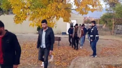 polis araci - 21 düzensiz göçmen yakalandı - ERZİNCAN  Videosu
