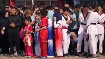  29 Ekim kutlamalarında öğrencilere minder eziyeti 