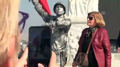 sokak sanati - 'Canlı heykel'den rekor denemesi - İZMİR Videosu