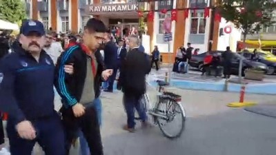 lise ogrencisi -  Cumhuriyet Bayramı kutlamalarında lise öğrencisi baygınlık geçirdi  Videosu