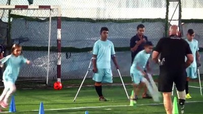 futbol takimi - Gazze'de çocuk ampute futbol takımı kuruldu - GAZZE Videosu
