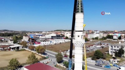 cami bahcesi -  Depremde hasar gören caminin minaresindeki külah kısmı söküldü  Videosu