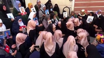  Kur’an Kursu öğrencilerinden HDP önündeki annelere destek ziyareti