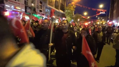  Ardahan'da meşaleli cumhuriyet yürüyüşü düzenlendi 