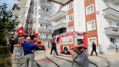 itfaiye eri -  İzmit'te onarım çalışması yapılan evin çatısında yangın çıktı  Videosu