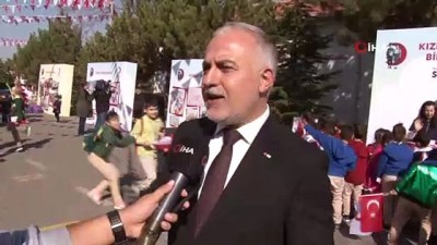 kompozisyon -  Türk Kızılayı Genel Müdürü Kınık: 'Vatan toprağına dönmek isteyen Suriyelilerin o toprağa dönmeleri için destek çalışmalarımız olacak”  Videosu