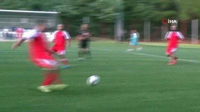 futbol turnuvasi - Adıyaman'da il protokolü ve hükümlüler kozlarını halı sahada paylaştı  Videosu