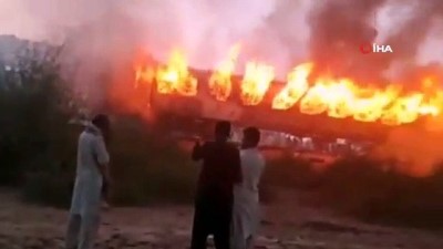 yolcu treni -  - Pakistan'da bir yolcu treninde çıkan yangında 62 kişi hayatını kaybetti.  Videosu