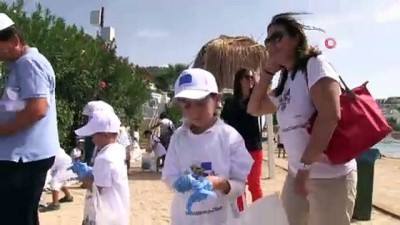 sigara izmariti -  Bodrum'a plaj temizliği için gelen AB delegasyonu tertemiz plajlarda temizlik değil gövde gösterisi yaptı Videosu