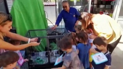 sevimli hayvanlar -  Çocukların barınaktaki hayvanlarla buluşması renkli görüntüler oluşturdu  Videosu