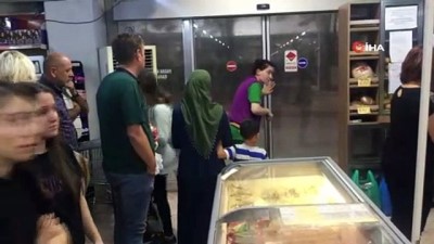 siginma -  Keşan'da şiddetli yağış...Ağaçlar devrildi, vatandaşlar dükkanlara sığındı Videosu