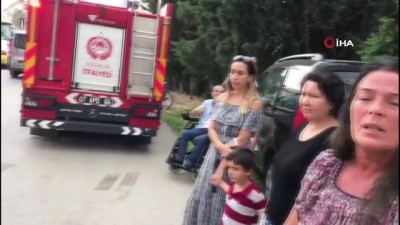 yarali cocuk -  Antalya’da iki otomobil çarpıştı: 6’sı Ürdün vatandaşı 8 yaralı  Videosu
