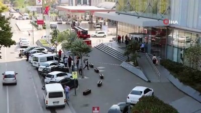 batil -  Samsun'da şiddetli rüzgar nedeniyle otelin kırılan camı yola düştü  Videosu
