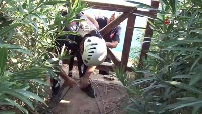 amator balikci -  Falezlerde mahsur kalan amatör balıkçıyı deniz polisi böyle kurtarıldı Videosu