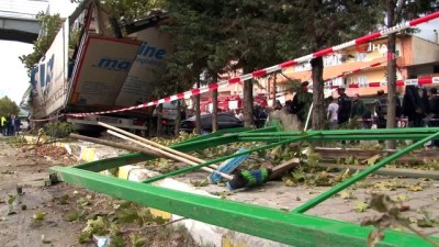 cenaze araci -  Tırın yolcu durağını biçtiği kazada: 2 öldü 3 yaralı Videosu