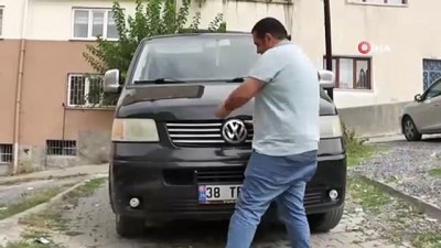 yavru kedi -  Yavru kedi aracın motoruna saklandı...Sürücü 1 kilometre sonra farketti  Videosu