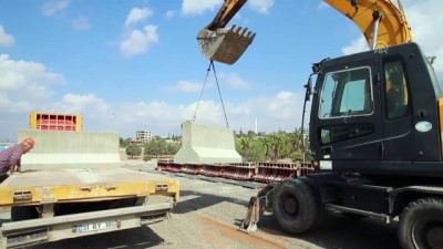 Afrin sınırına beton blok sevkiyatı - HATAY 