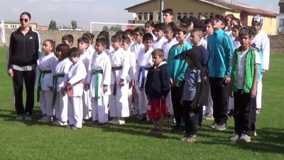 badminton - 'Amatör Spor Haftası' etkinlikleri başladı - MUŞ Videosu