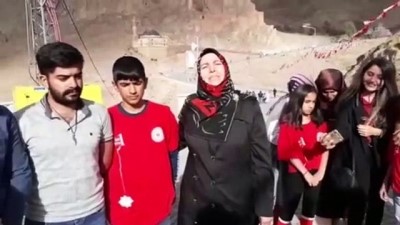 cevre temizligi - Gönüllü gençler İshak Paşa Sarayı çevresindeki çöpleri topladı - AĞRI  Videosu