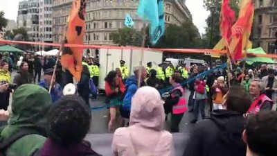 sivil itaatsizlik - Londra'daki işgal eylemlerinde 217 kişi gözaltına alındı Videosu