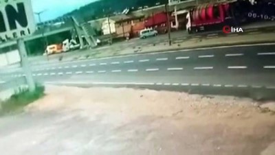 dinlenme tesisi -  Makas atmaya çalışan sürücünün neden olduğu kaza güvenlik kamerasında  Videosu