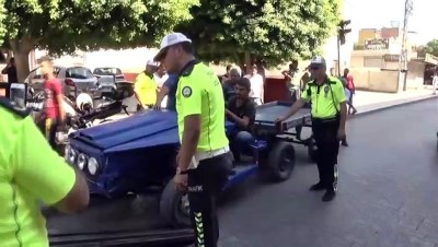 trafik denetimi - At arabası görünümlü otomobil trafik denetimine takıldı - ADANA  Videosu