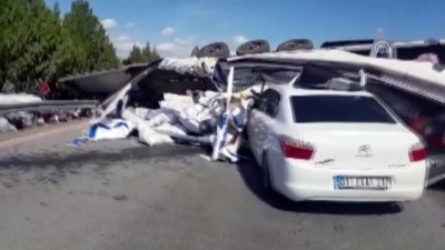 tekstil malzemesi - Karşı şeride geçen tır iki araçla çarpıştı: 4 yaralı - MERSİN  Videosu