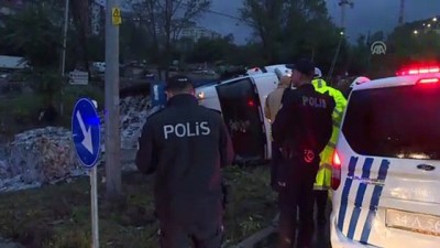 trafik yogunlugu - Sarıyer'de devrilen kamyonun şoförü yaralandı - İSTANBUL  Videosu