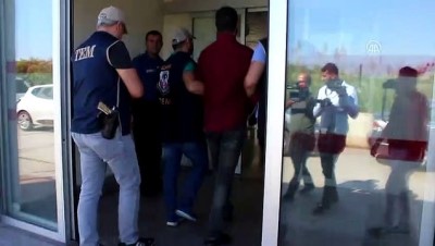 polis araci - Aranan DEAŞ zanlısı tutuklandı - ADANA  Videosu
