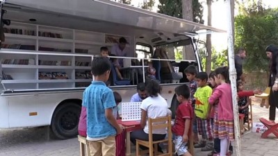 sanat atolyesi - Minibüsle köy çocuklarına kitap taşıyorlar- ŞANLIURFA Videosu