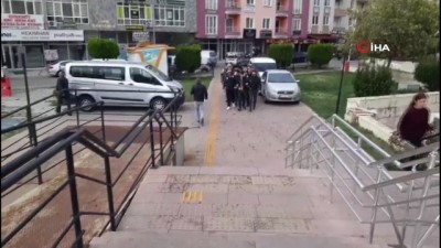  Barmen göçmen kaçakçısı çıktı 