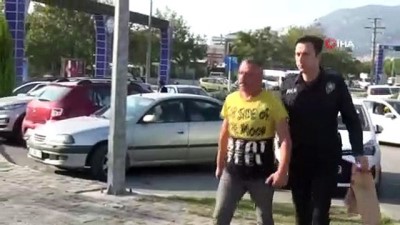 trafik polisi -  Polisi aracın kaputunda sürükleyen alkollü sürücü tutuklandı  Videosu