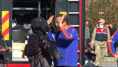 koy mezarligi -  Antalya’da evinde ölü bulunan ailenin cenazeleri Erzurum’da toprağa verildi Videosu