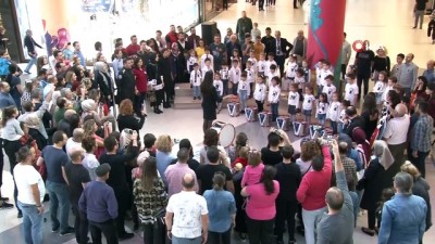  Minik öğrencilerden en anlamlı gösteri 