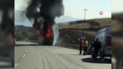 yolcu otobusu -  Alev alev yanan otobüsten geriye iskelet kaldı  Videosu