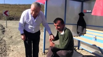 isaf -  Hilmi Güler, yoldan geçen herkese selam vermesiyle bilinen Salih’in misafiri oldu  Videosu