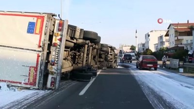 sahil yolu -  Karadeniz sahil yolunda boya yüklü tır devrildi Videosu