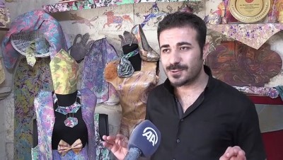 parmak izi - Ebru sanatıyla rengarenk kıyafetler tasarlıyor - ŞANLIURFA  Videosu