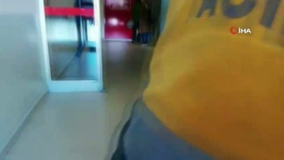 devlet hastanesi -  Oyun oynarken eline batan çivili tahtayla hastaneye böyle getirildi  Videosu