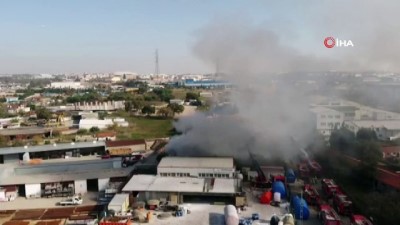  Tuzla'da bir işyerinde yangın çıktı. Yağ kazanlarının iddia edildiği yangın nedeniyle çok sayıda itfaiye ekibi sevk edildi. 