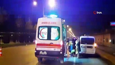  Çorum'da iki otomobil çarpıştı: 2 yaralı 