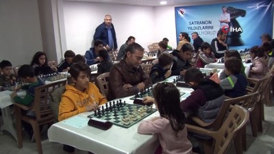 satranc -  İki kardeş, kurdukları merkezle herkese satrancı sevdiriyor  Videosu