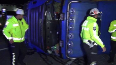 trafik polisi -  Kırıkkale'de cam yüklü tır devrildi: 1 yaralı  Videosu